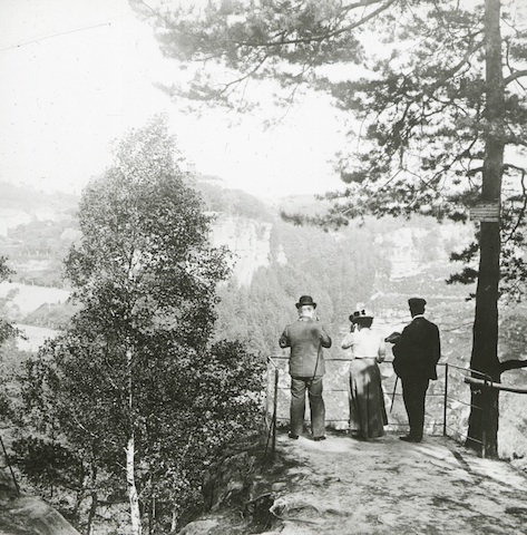 R251024 Blick vom Hockstein nach Hohnstein 