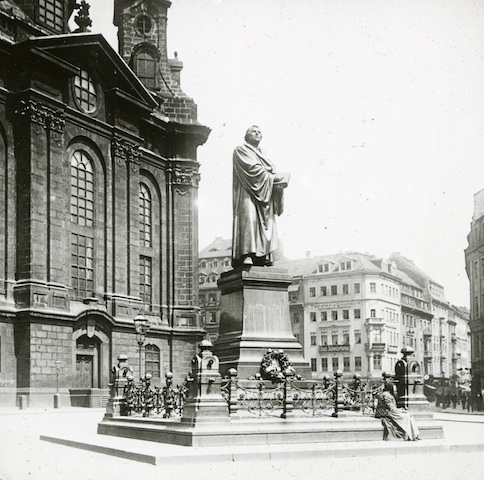 R251007 Dresden, Frauenkirche, Luther 