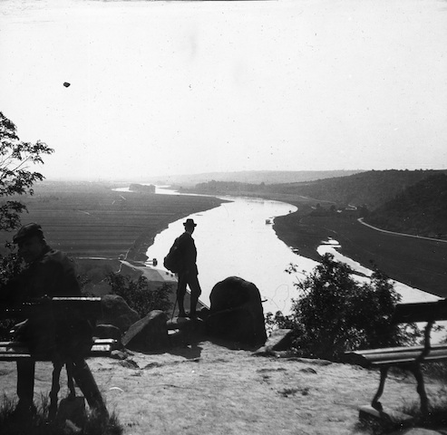 R251098 Boselspitze Blick auf die Elbe 