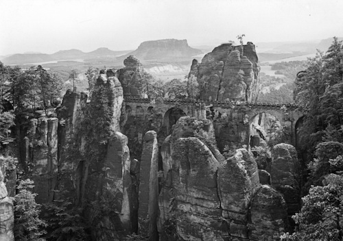 R33004 Blick ü. Basteibrücke z. Lilienstein 