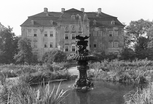 R143064 Elbland Schloß Tiefenau Blick vom Park 