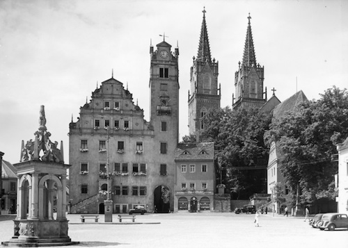 R144017 Oschatz Neumarkt mit Rathaus 