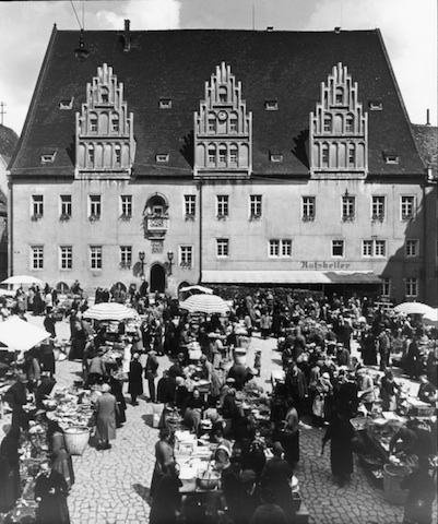 R144018 Meißen Rathaus und Wochenmarkt 