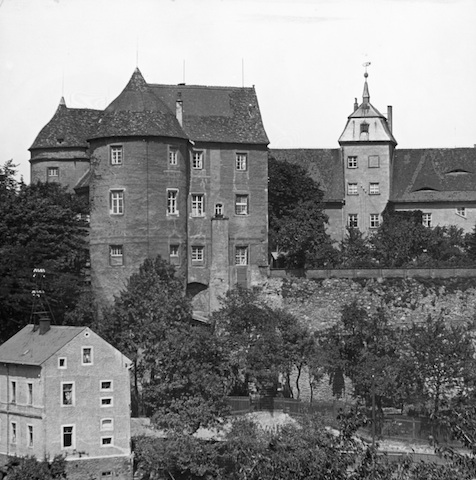 R32017 Nossen Schloß vom Markt aus 