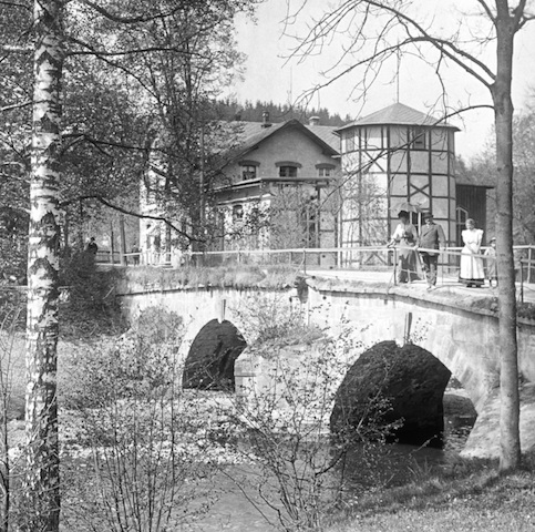 R32002 Zollhaus Bieberstein mit Brücke 