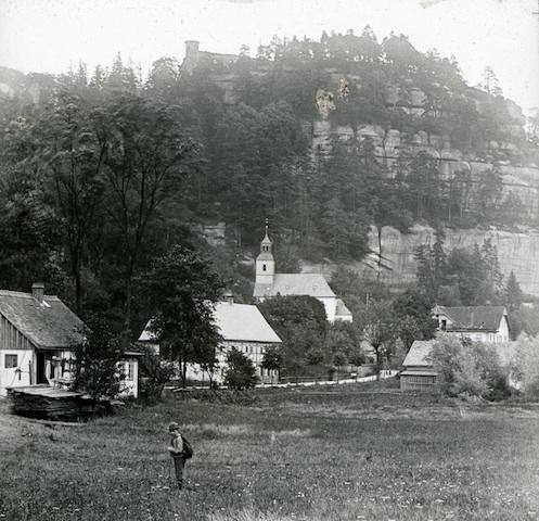 R34010 Oybin Kirche und Berg 